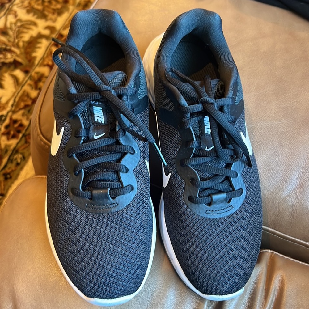 Running Nike shoes like new
